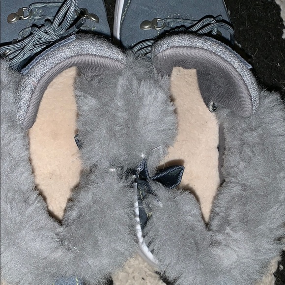 Ugg low top waterproof shoes/boots - Picture 2 of 6